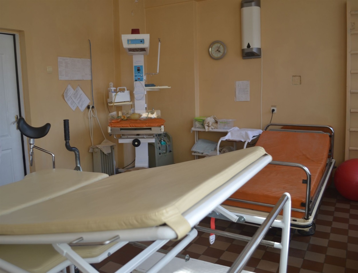 Зі слів завідувача пологового, загалом відділення розраховане на 30 ліжок: 15 пологових, 5 патології вагітності, 10 гінекологічних.