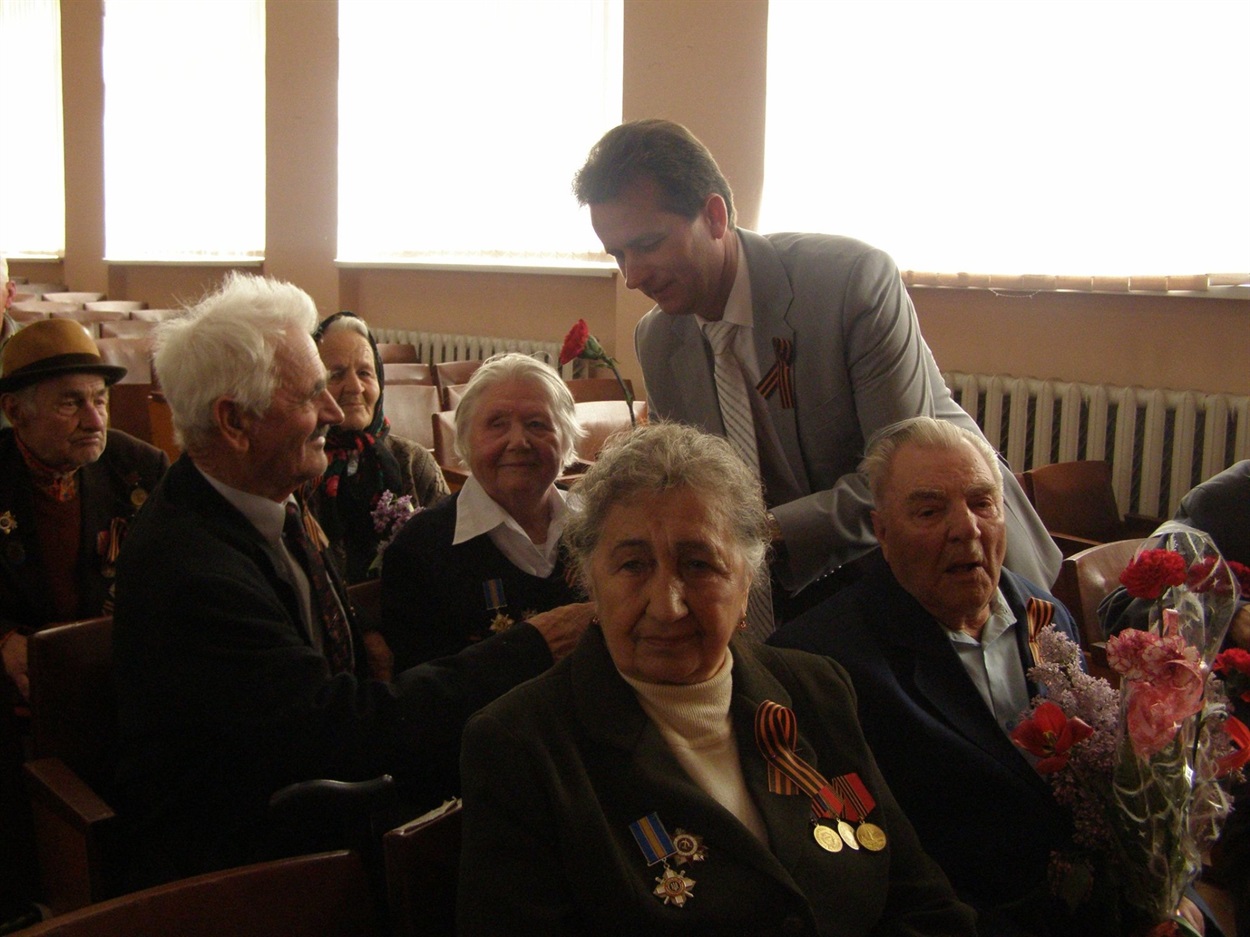 2010 рік, урочистості у великій залі Рахівської районної ради.