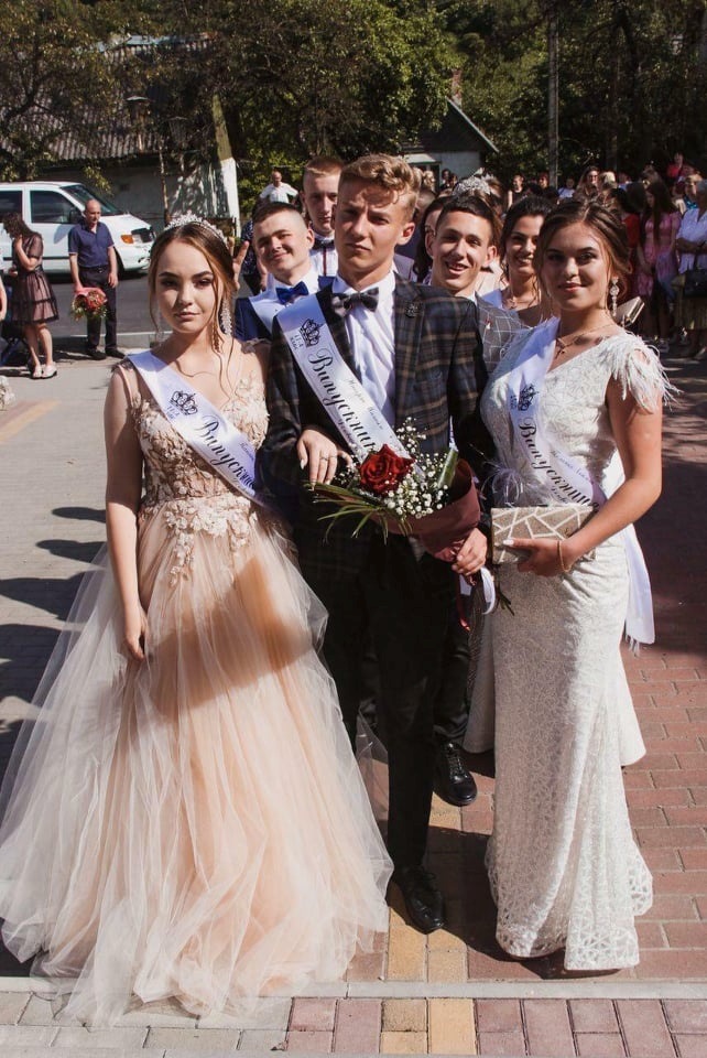 Випускники Ділового