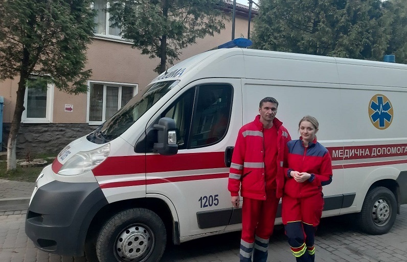 Бригада медиків, що прийняла пологи
