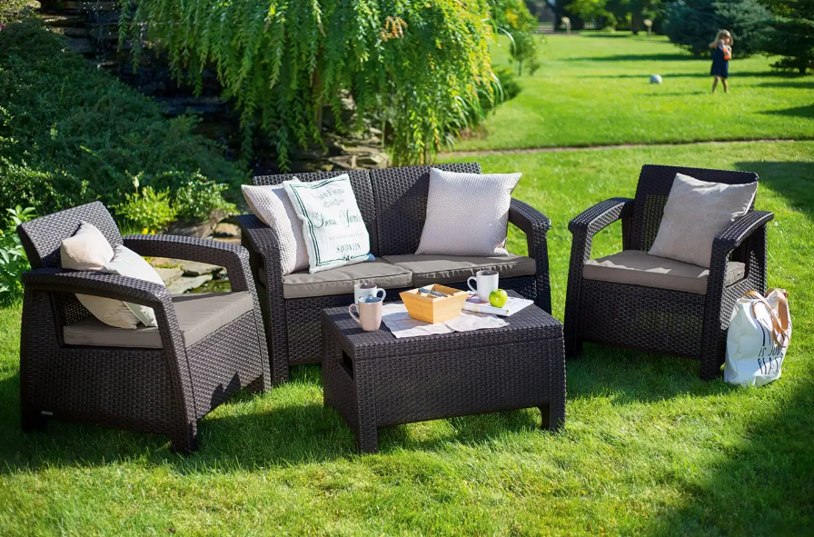 Садові меблі для подій: що вибрати для літнього формату